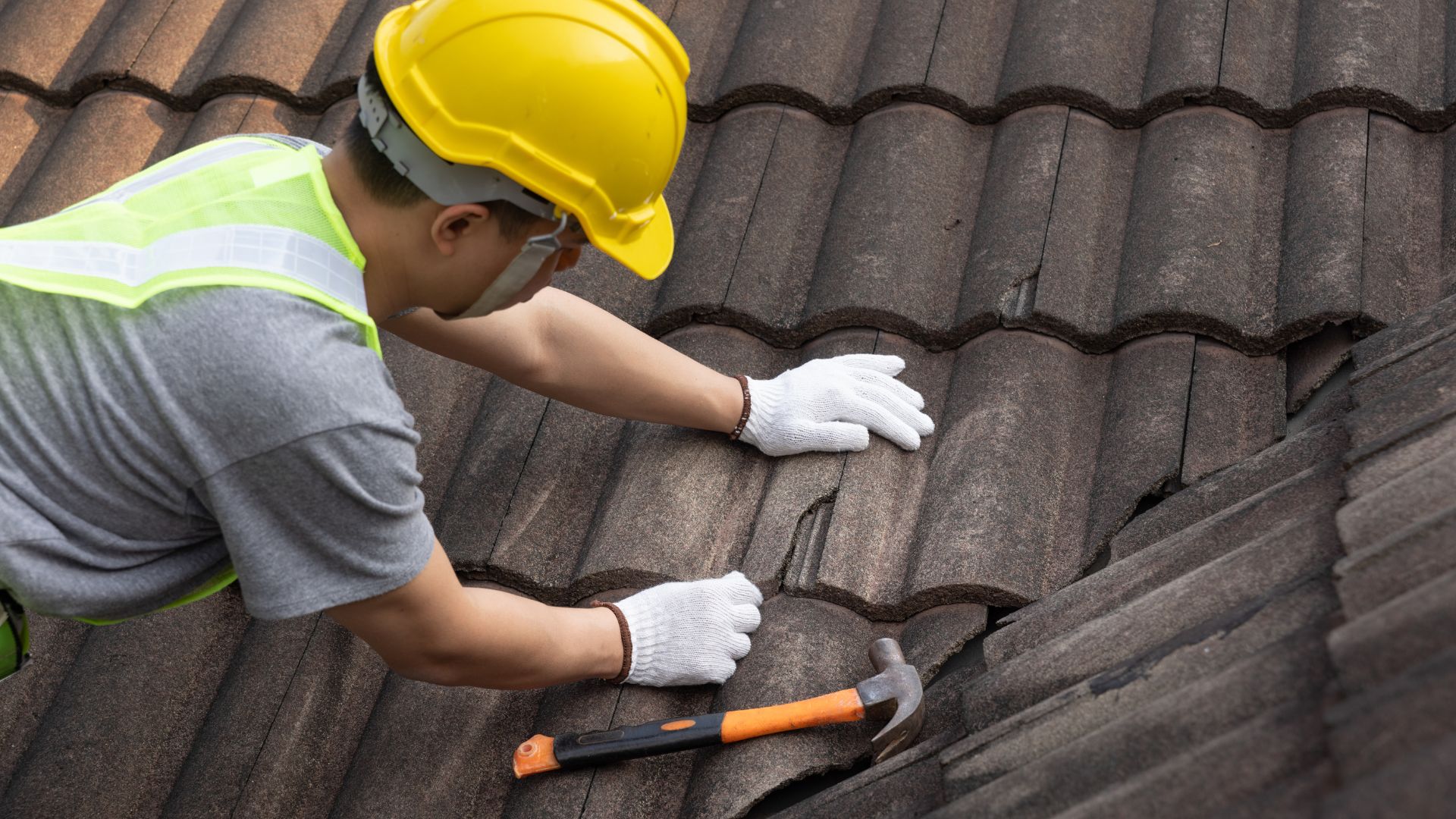 Signs It’s Time to Replace Your Roof Signs It's Time to Replace Your Roof